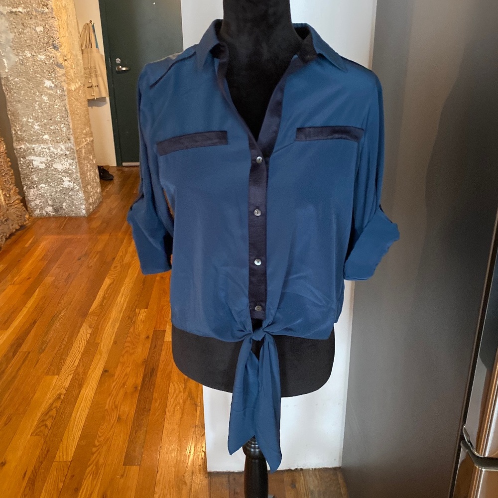 Zoa New York blue two tone silky button down tie waist blouse with collar Sz S